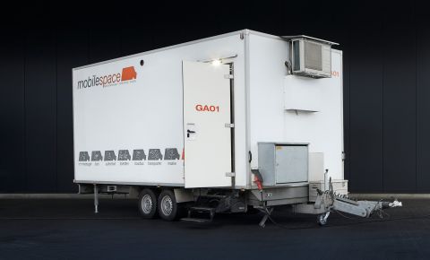 Garderobenmobil Mietfahrzeug G5 Garderoben-Anhänger Außenansicht