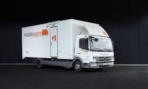 Garderobenmobil Mietfahrzeug G4 Garderoben-LKW Außenansicht