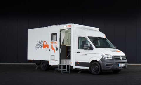 Maskenmobil Mietfahrzeug M1 Plus Masken-Sprinter Außenansicht