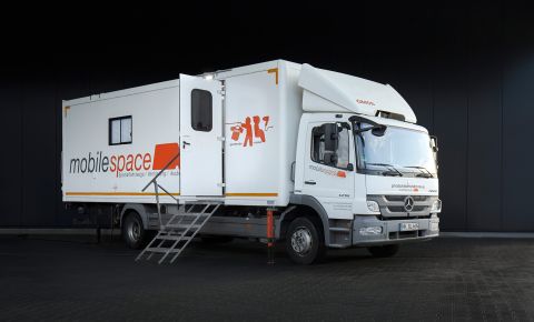 Maskenmobil Mietfahrzeug Masken-LKW Außenansicht