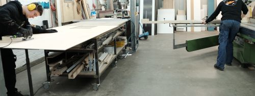 Zuschnitte erfolgen in der hauseigenen Tischlerei.