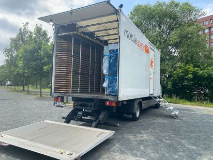 Set-LKW, Luxusausstattung, Akku-Ladestation, LKW für Set-Equipment, Klappbare Regale