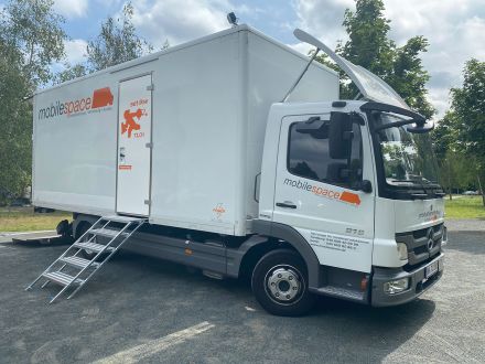 Set-LKW, Luxusausstattung, Akku-Ladestation, LKW für Set-Equipment, Klappbare Regale