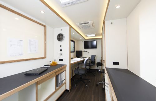 Büromobil, Officemobil, mobiler Schnittraum DIT Mobil, Produktionsbus, mobiles Büro 