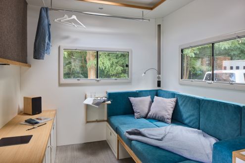 Day Bed mit Garderobenstange