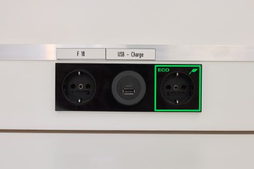 Solarstrom, Landstrom und USB Buchse
