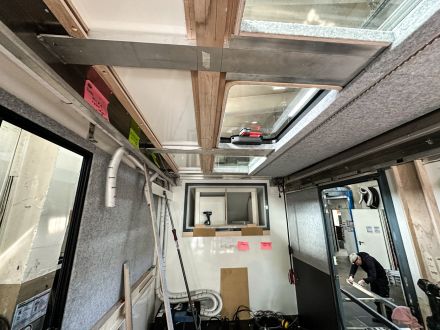 Blick ins Innere des LKW beim Umbau